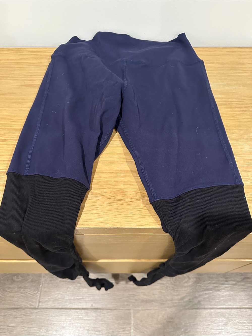 Alo Navy and Black Active Leggings